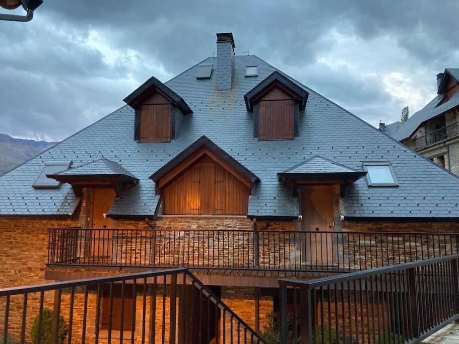 Elegante Apartamento En Escarrilla Con Vistas Al Valle エクステリア 写真